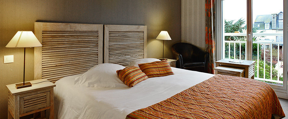 Hôtel Almoria - Experience the elegant Deauville from an equally chic hotel. - Deauville, France