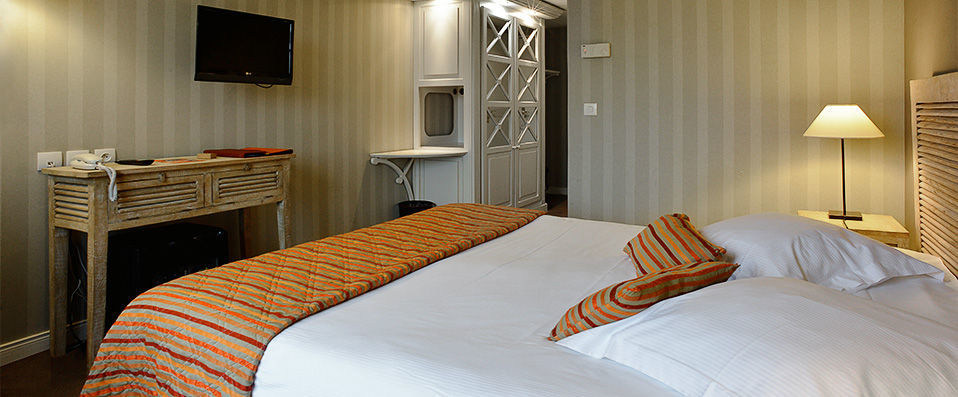 Hôtel Almoria - Experience the elegant Deauville from an equally chic hotel. - Deauville, France