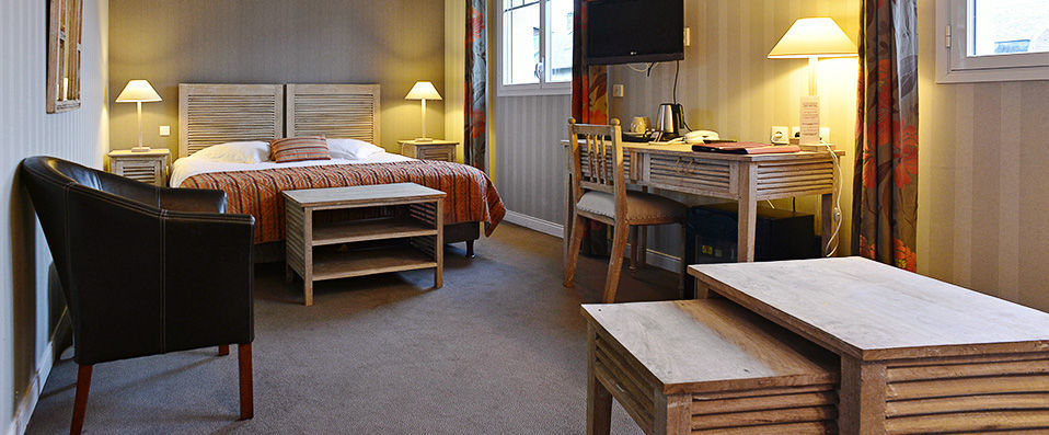 Hôtel Almoria - Experience the elegant Deauville from an equally chic hotel. - Deauville, France