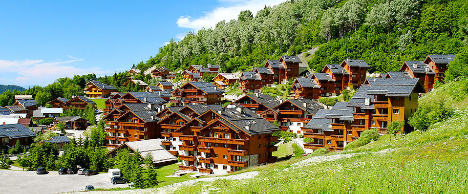 Résidence Pierre & Vacances Premium Les Crêts ★★★★ - Gorgeous apartments offering sweeping views across the French Alps. - Méribel, France