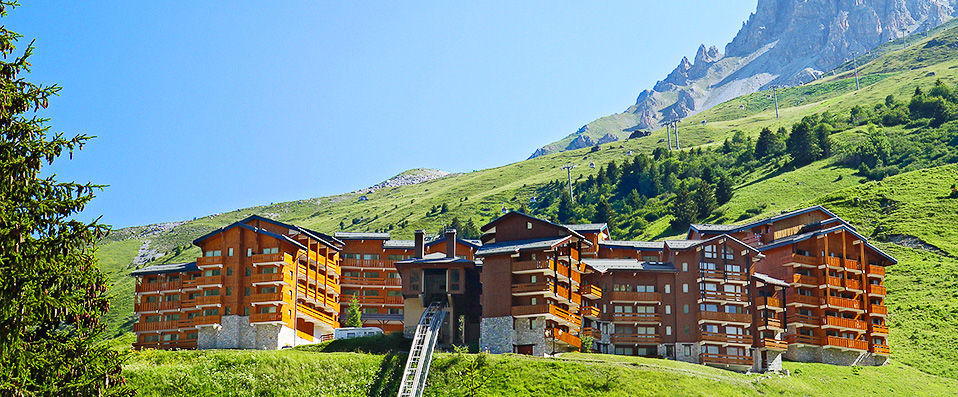Résidence Pierre & Vacances Premium Les Crêts ★★★★ - Gorgeous apartments offering sweeping views across the French Alps. - Méribel, France