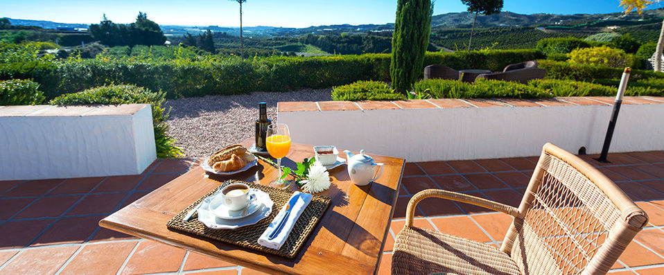Cortijo Bravo - Authentic charm amidst the beautiful Andalusian countryside. - Malaga, Spain