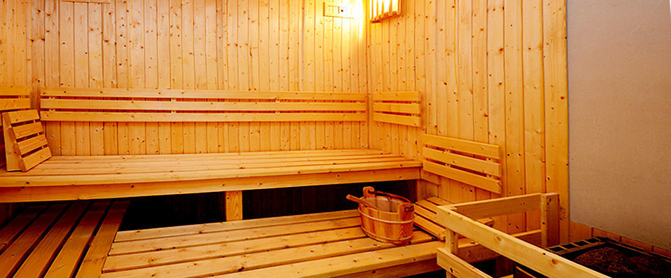 Résidence Odalys Les Balcons d'Auréa ★★★★ - Explore mountain life from a modern hotel located in a traditional French hillside hamlet. - Auris-en-Oisans, France