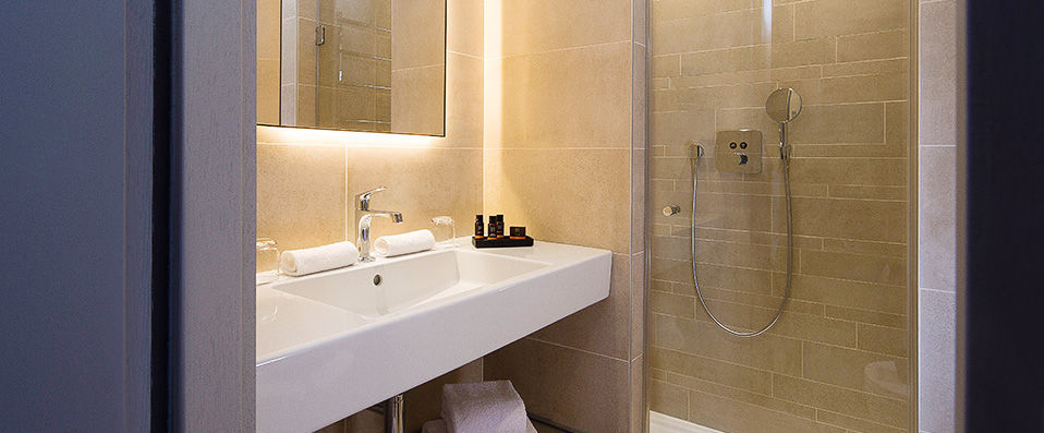 Hôtel Le 10BIS ★★★★ - A très chic boutique hotel with a rich history located near the verdant Bois de Boulogne. - Paris, France