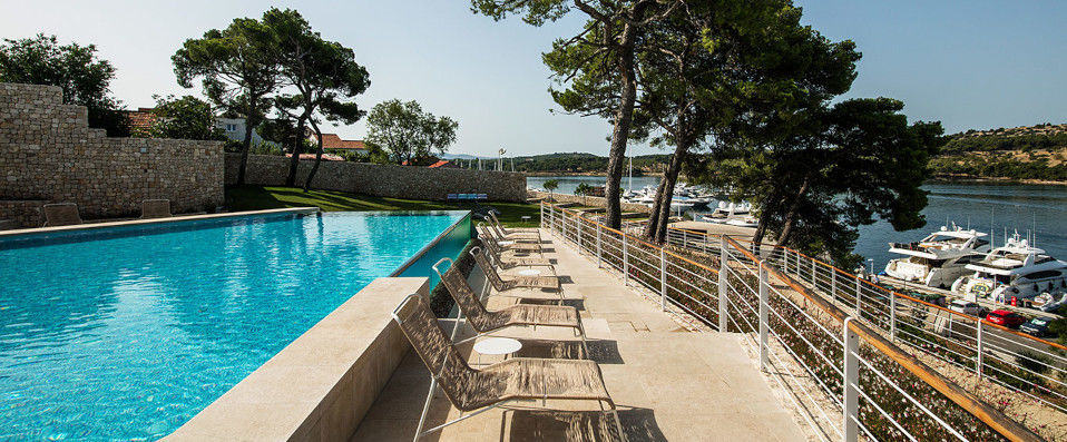 D-Resort Sibenik ★★★★ - Architecture insolite face aux eaux de l’Adriatique. - Sibenik, Croatie