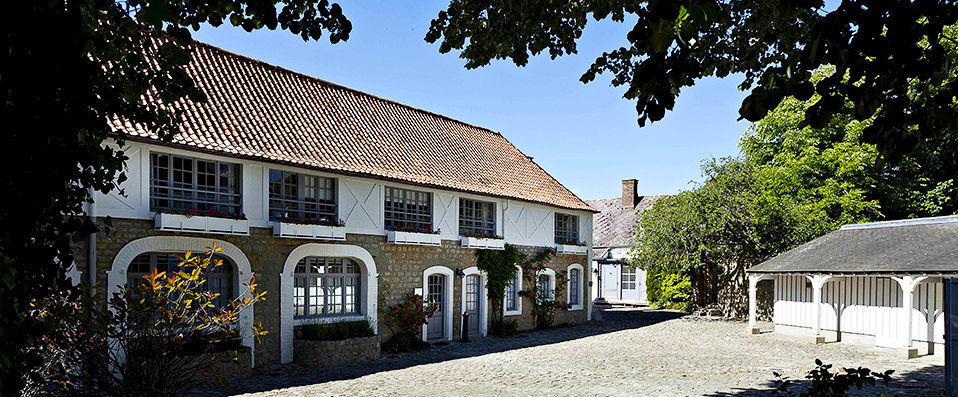 Hôtel Château Cléry - Prise open this manor house in northern France to find a pearl within. - Pas-de-Calais, France