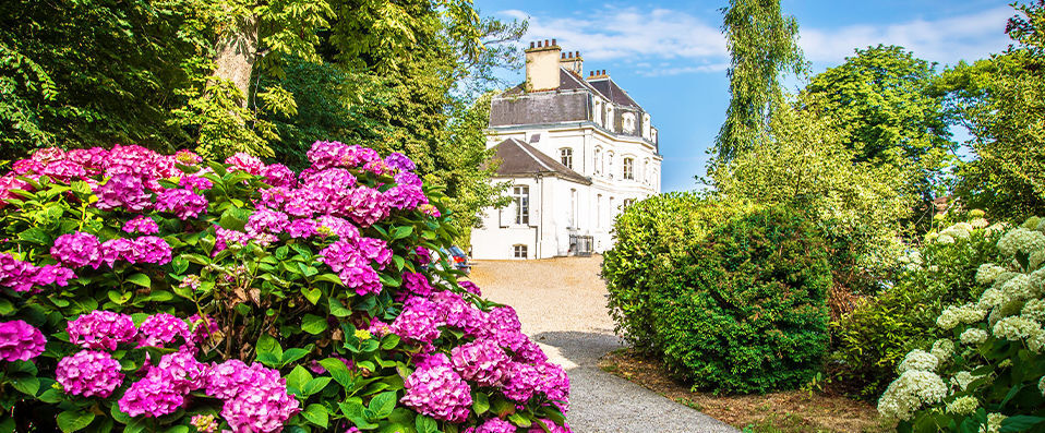 Hôtel Château Cléry - Prise open this manor house in northern France to find a pearl within. - Pas-de-Calais, France