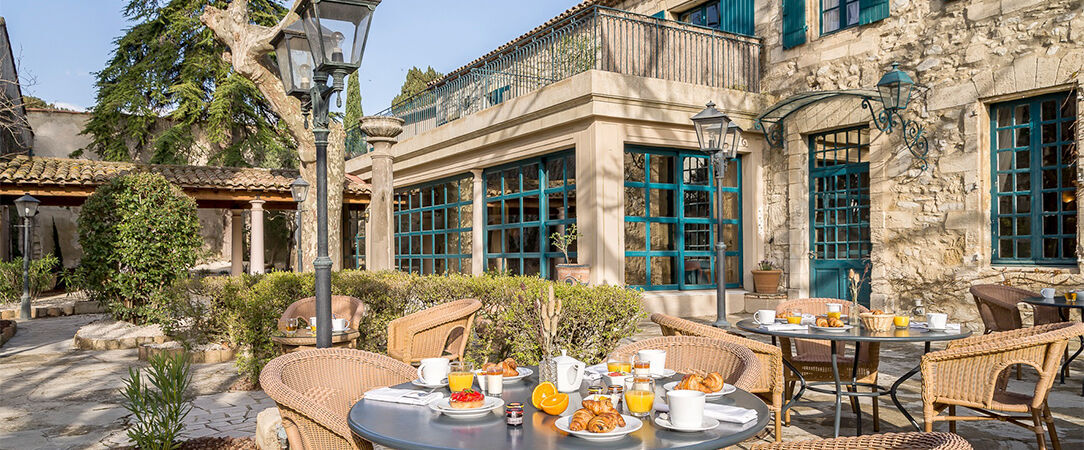 Hôtel la Magnaneraie ★★★★ - Let the rhythms of Avignon guide your feet. - Villeneuve-lès-Avignon, France