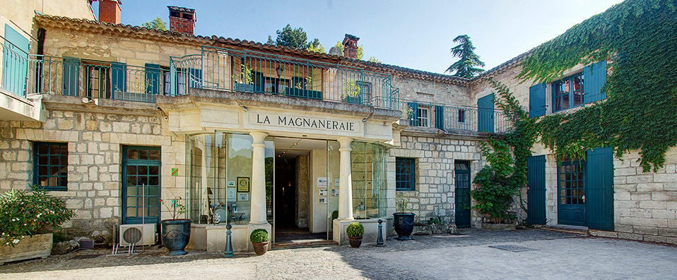 Hôtel la Magnaneraie ★★★★ - Let the rhythms of Avignon guide your feet. - Villeneuve-lès-Avignon, France