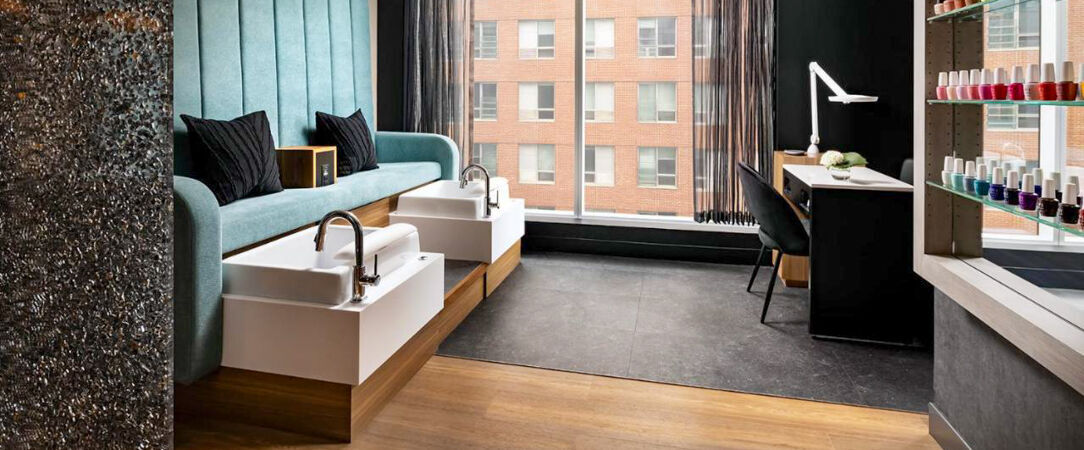 Humaniti Hotel Montreal, Autograph Collection ★★★★ - Une adresse élégante avec piscine sur toit au cœur de Montréal. - Montréal, Canada