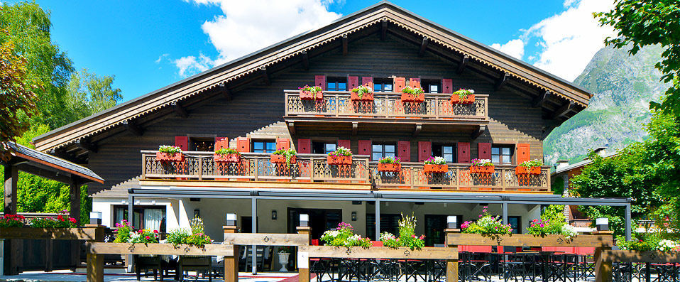 Chalet Hotel Le Castel - Wake up on Mont Blanc’s doorstep in the heart of the French Alps. - Chamonix, France
