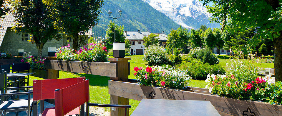 Chalet Hotel Le Castel - Wake up on Mont Blanc’s doorstep in the heart of the French Alps. - Chamonix, France