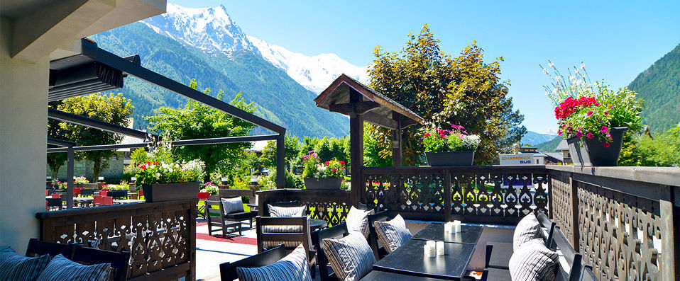 Chalet Hotel Le Castel - Wake up on Mont Blanc’s doorstep in the heart of the French Alps. - Chamonix, France