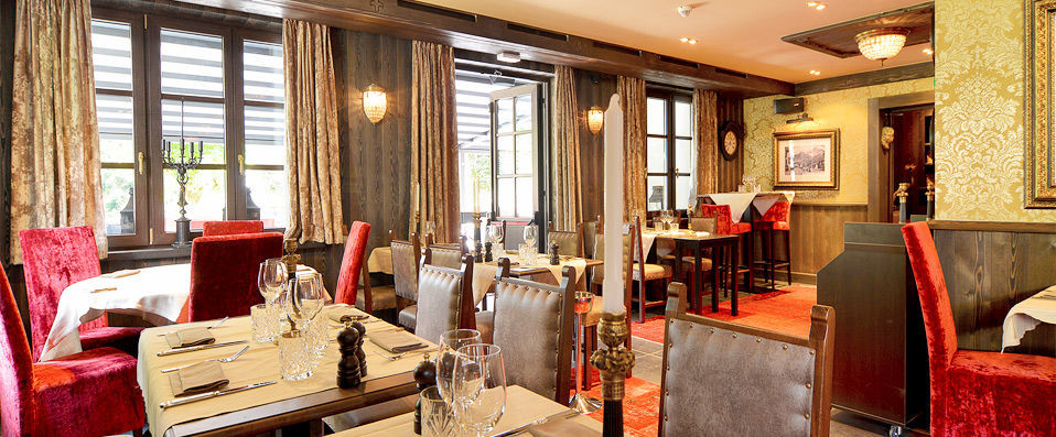 Chalet Hotel Le Castel - Wake up on Mont Blanc’s doorstep in the heart of the French Alps. - Chamonix, France