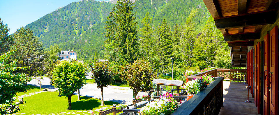 Chalet Hotel Le Castel - Wake up on Mont Blanc’s doorstep in the heart of the French Alps. - Chamonix, France