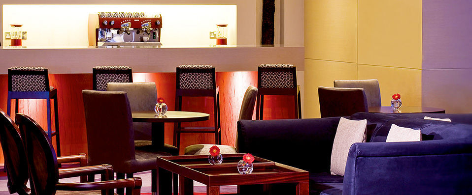 Mövenpick Hotel & Apartments Bur Dubai ★★★★★ - Séjour sous le signe du plaisir à Dubaï. - Dubaï, Émirats arabes unis