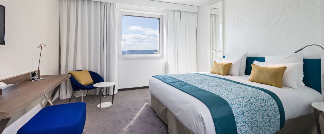 Golden Tulip Marseille Euromed ★★★★ - Modern travellers’ hotel overlooking the Marseille docks. - Marseille, France