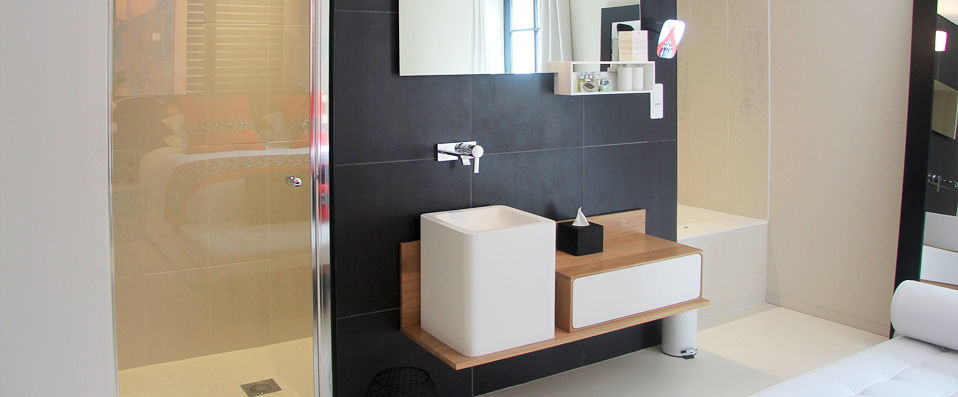 Pont Levis Hotel ★★★★ - A contemporary boutique hotel at the gateway to an ancient medieval city. - Carcassonne, France
