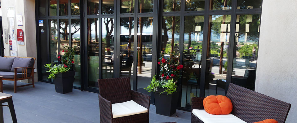 Pont Levis Hotel ★★★★ - A contemporary boutique hotel at the gateway to an ancient medieval city. - Carcassonne, France