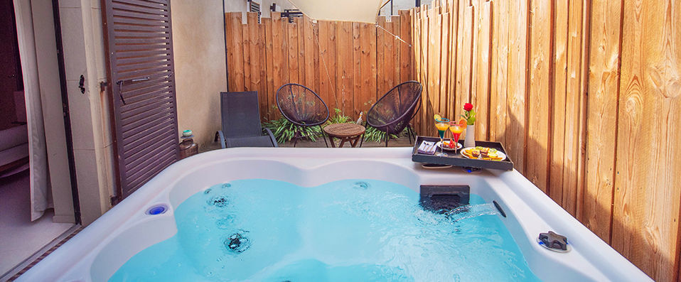 Pont Levis Hotel ★★★★ - A contemporary boutique hotel at the gateway to an ancient medieval city. - Carcassonne, France