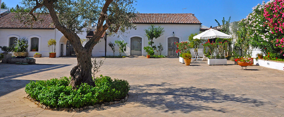 Tenuta Barco di Emera - A charming wine resort set in a rustic 17th century masseria. - Puglia, Italy