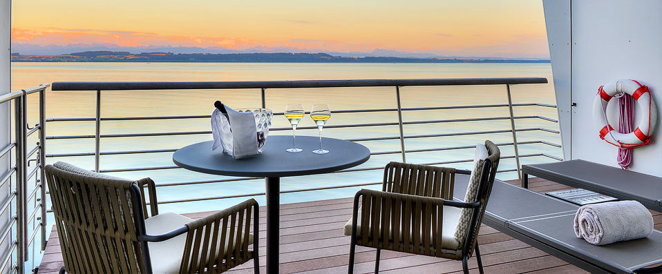 Hotel Palafitte ★★★★★ - A luxury pavilion on stilts, standing in the lovely Lake Neuchâtel. - Neuchâtel, Switzerland