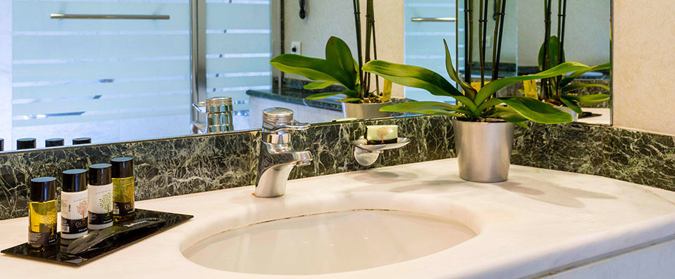 Radisson Blu Park Athens ★★★★★ - The inimitable beauty of nature awaits you in this central urban residence. - Athens, Greece