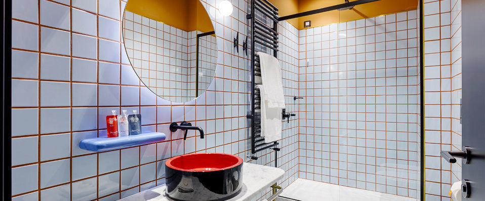Room Mate Giulia ★★★★ - Discover your home away from home in magical Milan - Milan, Italy