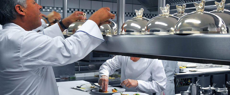 Georges Blanc Parc & Spa ★★★★★ - Five-star luxury and a triple-starred restaurant – one of the finest gastronomic hotels in France! - Lyon, France