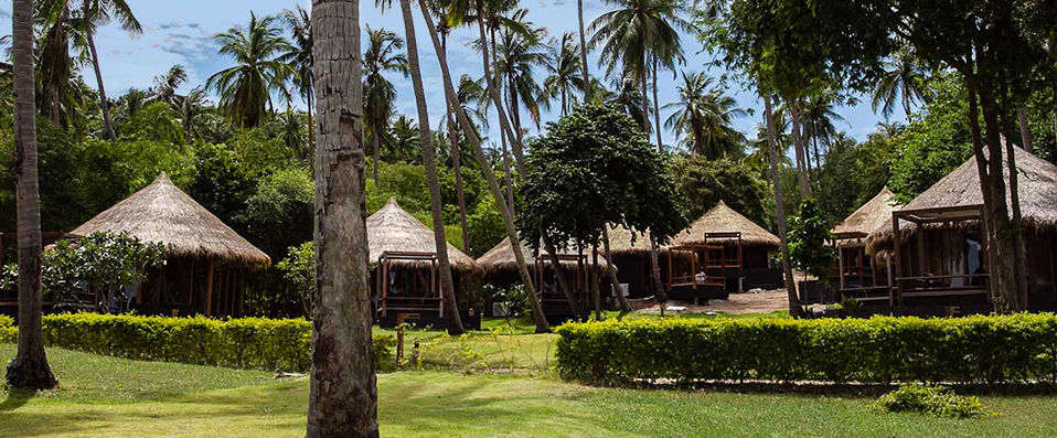 Haadtien Beach Resort ★★★★ - Unspoiled island paradise in Thailand with more than a few little luxuries. - Koh Tao, Thailand