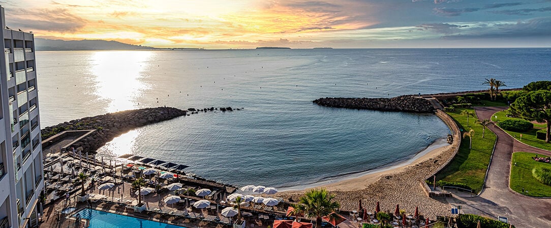 Pullman Cannes Mandelieu Royal Casino ★★★★ - Luxe, design & vue enchanteresse face à la mer et la sublime baie de Cannes. - Cannes, France