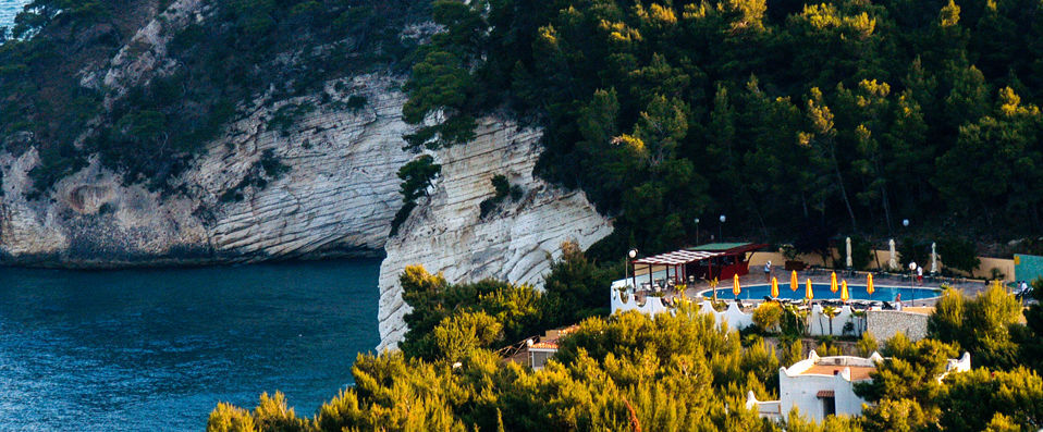 Hotel Baia Del Faraglioni ★★★★ - Un hôtel de rêve sur une des plus belles baies d’Italie. - Les Pouilles, Italie
