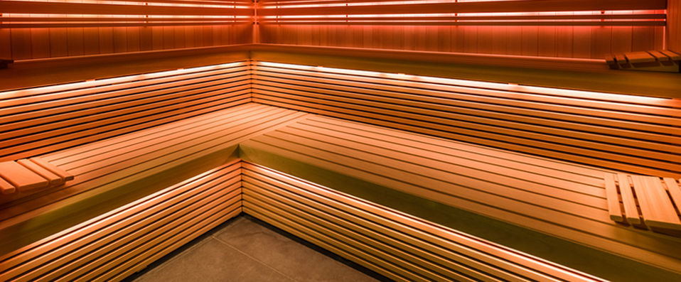 Martin's Red ★★★★ - Contemporary luxury in Belgium with a sporting twist - Tubize, Belgium