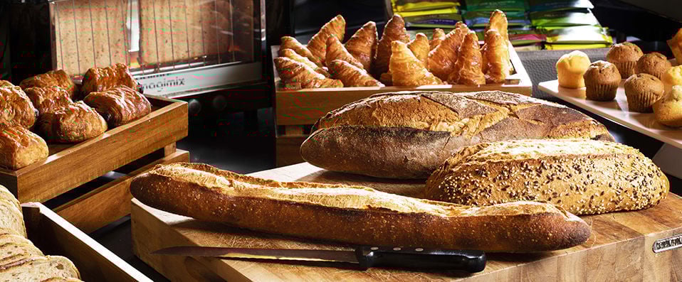 Maxim Folies - Chic hotel ideally situated in Paris’ 9th Arrondissement. - Paris, France