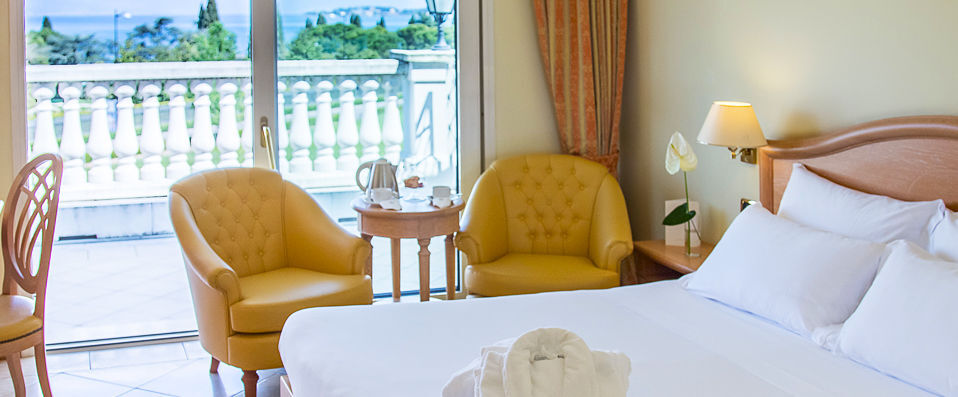 Palace Hotel Desenzano ★★★★ - A slice of paradise on the shores of lucid Lake Garda. - Desenzano de Garda, Italy