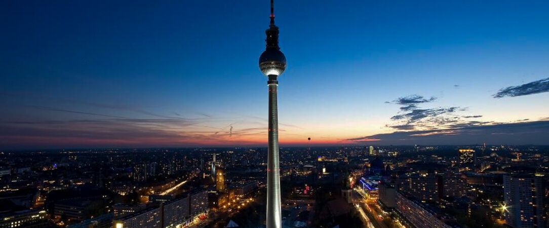 Park Inn by Radisson Berlin Alexanderplatz ★★★★ - Un séjour féerique au cœur de Berlin, entre magie de Noël et vues panoramiques. - Berlin, Allemagne