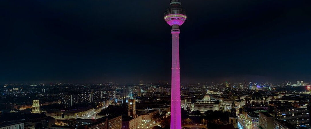 Park Inn by Radisson Berlin Alexanderplatz ★★★★ - Un séjour féerique au cœur de Berlin, entre magie de Noël et vues panoramiques. - Berlin, Allemagne