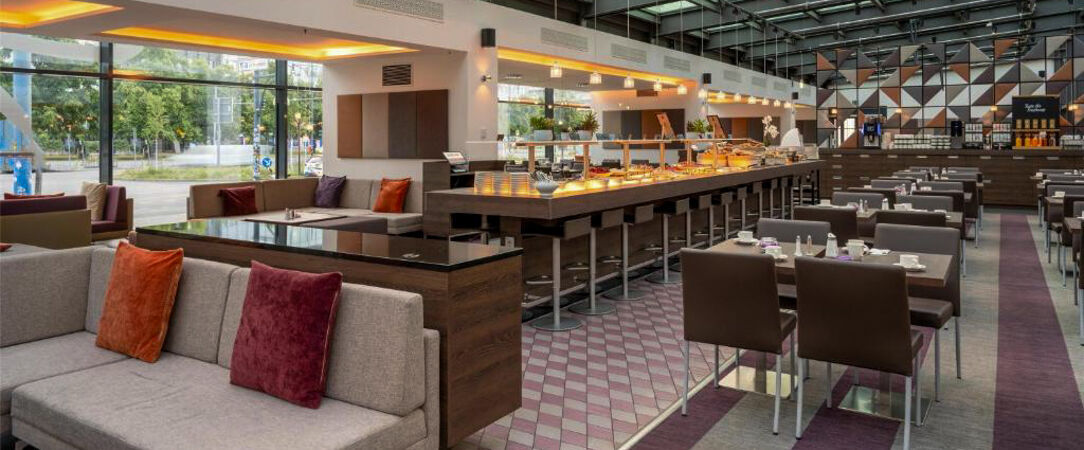 Park Inn by Radisson Berlin Alexanderplatz ★★★★ - Un séjour féerique au cœur de Berlin, entre magie de Noël et vues panoramiques. - Berlin, Allemagne
