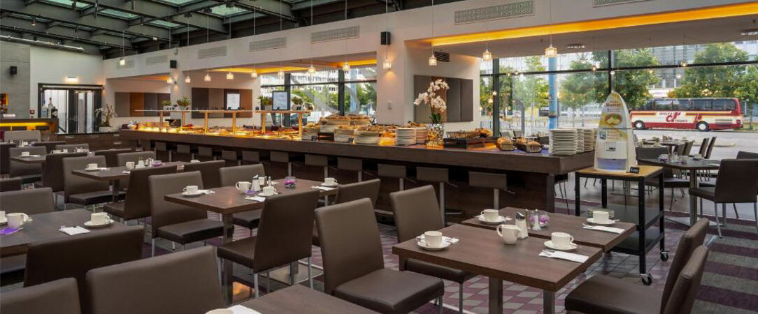 Park Inn by Radisson Berlin Alexanderplatz ★★★★ - Un séjour féerique au cœur de Berlin, entre magie de Noël et vues panoramiques. - Berlin, Allemagne