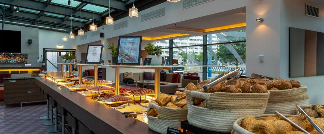Park Inn by Radisson Berlin Alexanderplatz ★★★★ - Un séjour féerique au cœur de Berlin, entre magie de Noël et vues panoramiques. - Berlin, Allemagne