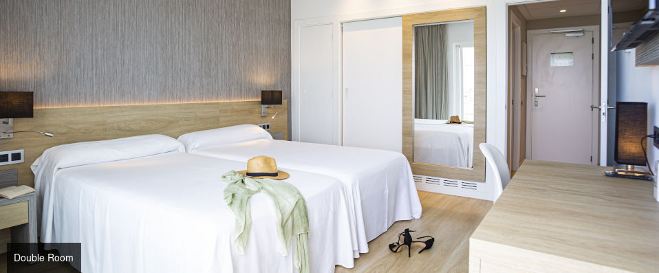 Hotel Simbad Ibiza & Spa ★★★★ - Une adresse pour découvrir Ibiza depuis sa plus belle plage. - Ibiza, Spain