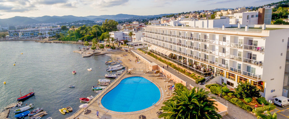 Hotel Simbad Ibiza & Spa ★★★★ - Une adresse pour découvrir Ibiza depuis sa plus belle plage. - Ibiza, Spain