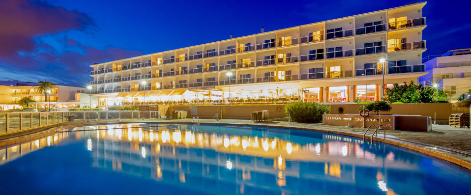 Hotel Simbad Ibiza & Spa ★★★★ - Une adresse pour découvrir Ibiza depuis sa plus belle plage. - Ibiza, Spain