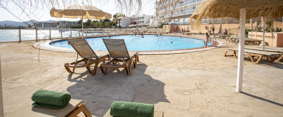 Hotel Simbad Ibiza & Spa ★★★★ - Une adresse pour découvrir Ibiza depuis sa plus belle plage. - Ibiza, Espagne
