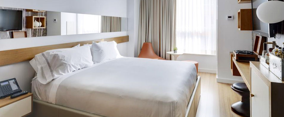 McCarren Hotel & Pool ★★★★ - Urban oasis in Brooklyn’s most dynamic neighbourhood - New York, United States