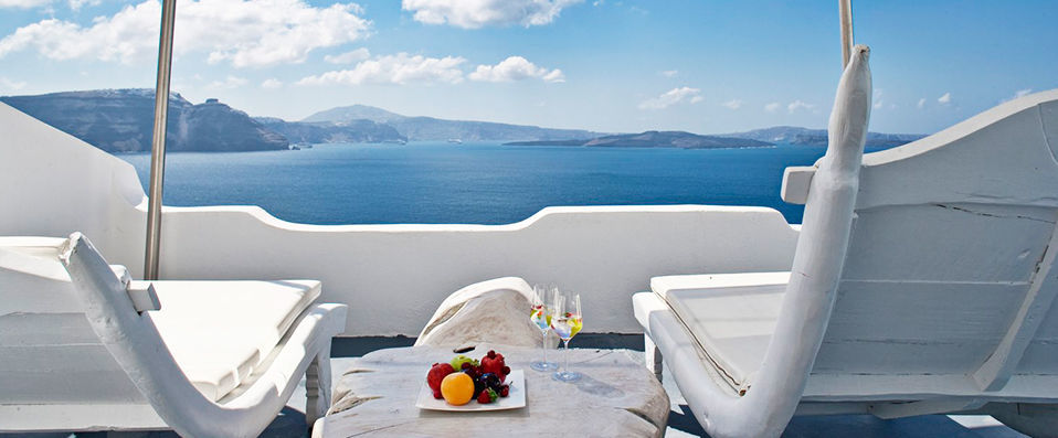 Alexander Villas - Hotel in stunning Santorini offering breath-taking cliff top views - Santorini, Greece