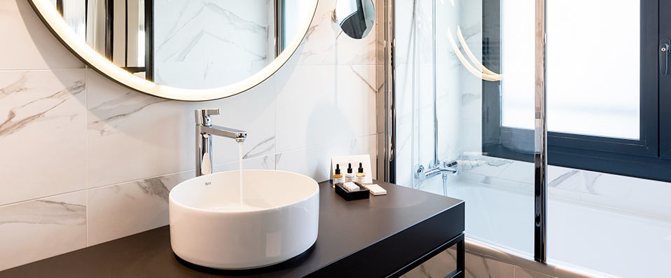 LAZ' Hôtel Spa Urbain ★★★★ - Last Minute - Last-minute rooms at an exceptional price, in the heart of Paris' 9th arrondissement! - Paris, France