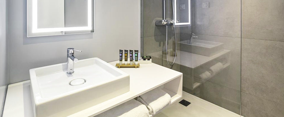 Novotel Charleroi Centre ★★★★ - Adventure and Art Deco in Belgium’s historic Charleroi. - Wallonia, Belgium