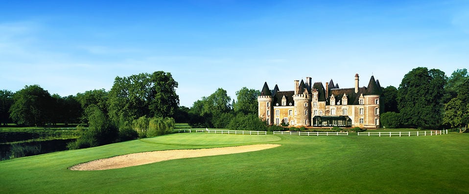 Hôtel Château Golf des Sept Tours By Popinns - Stay in a French castle to tee off in style. - Val de Loire, France