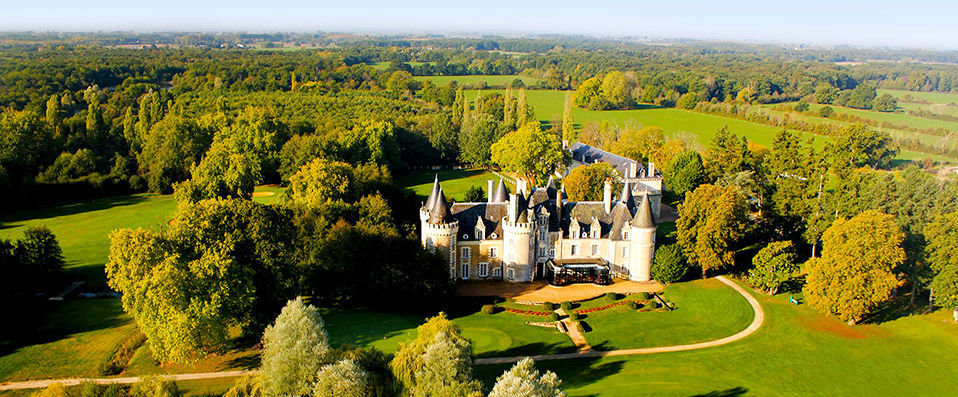 Hôtel Château Golf des Sept Tours By Popinns - Stay in a French castle to tee off in style. - Val de Loire, France